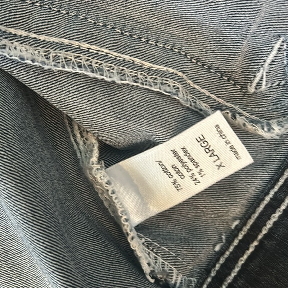 Maurice’s XL Jean jacket. Buttons all original. Excellent condition. 4pockets - Picture 4 of 6